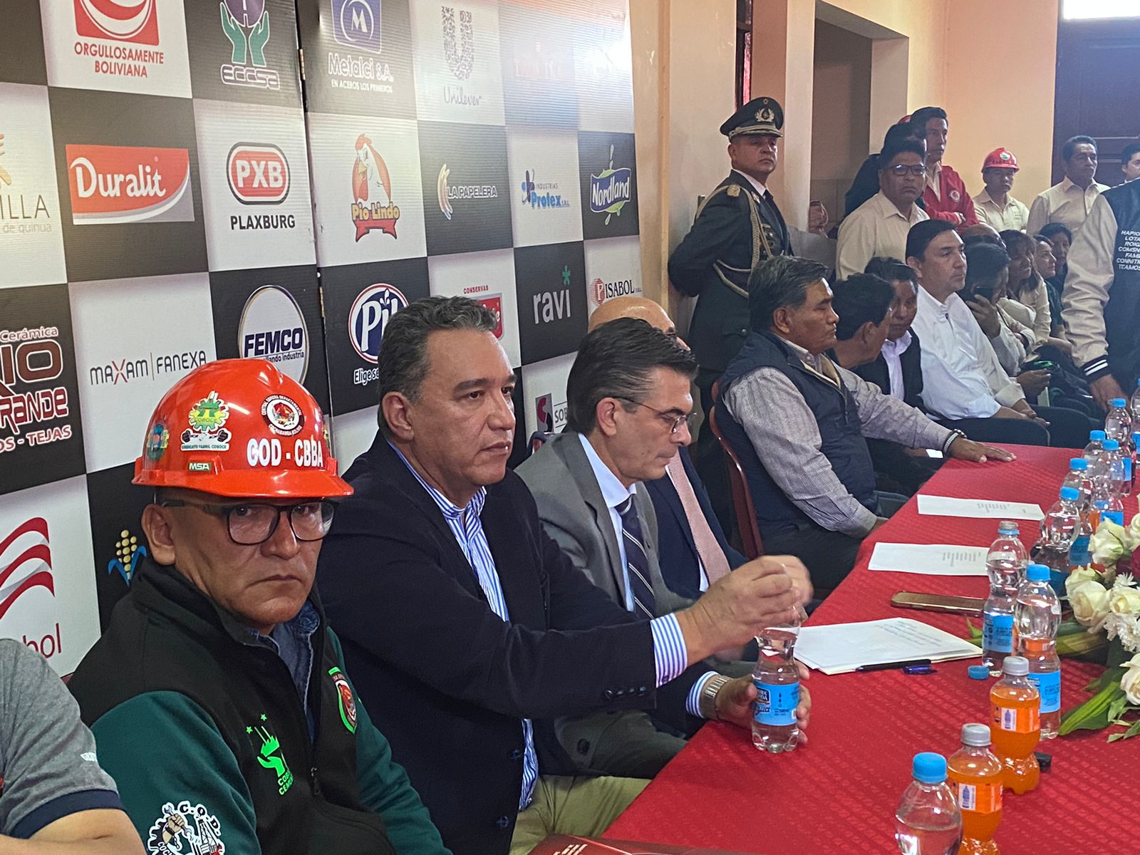 El mandatario sostuvo una reunión con la Central Obrera Departamental (COD) 