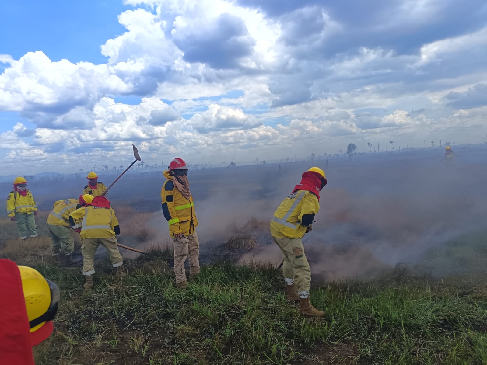 Tareas de enfriamiento por efectivos del CCREA RESERVA AMNI BAJO PARAGUA